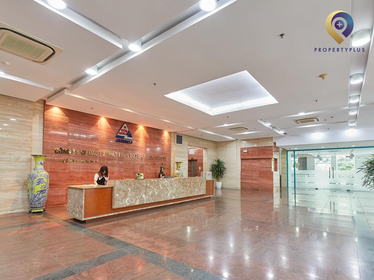 Lobby area on the first floor of Sudico Tower with modern design and reception desk - hình ảnh từ Property Plus